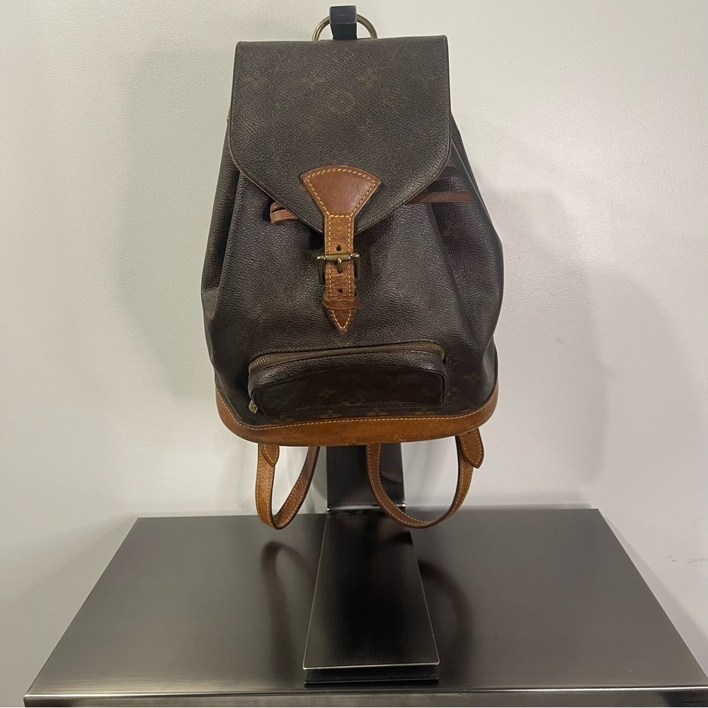 Authentic Louis Vuitton montsouris mm